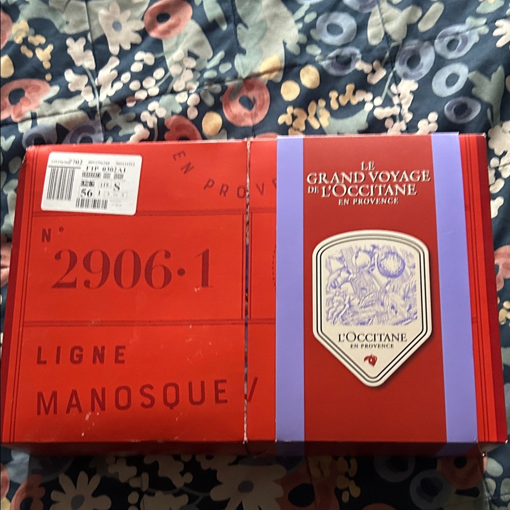 L'OCCITANE Grand Voyage Set in Red and Purple